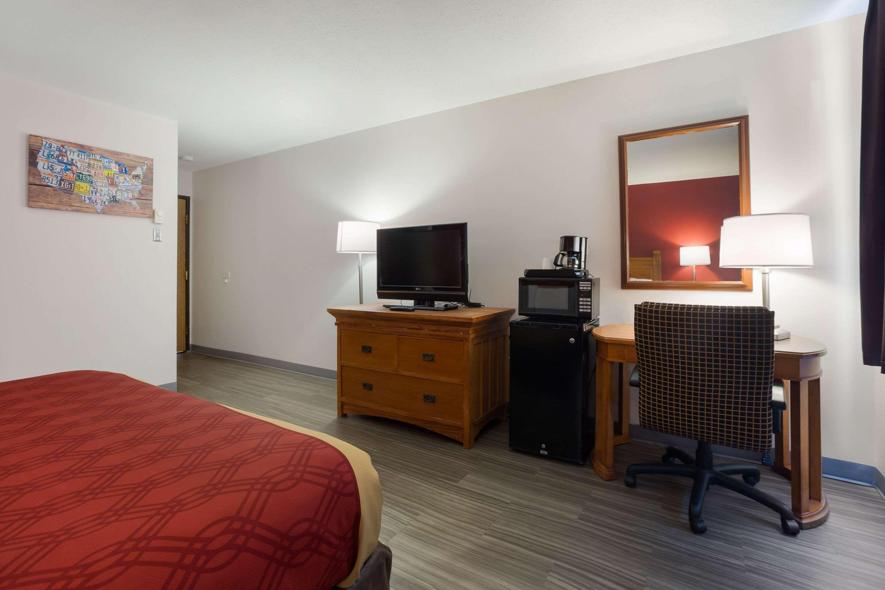 Econo Lodge Inn & Suites Escanaba Exterior photo